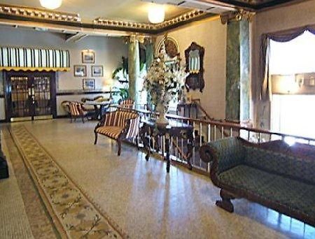 Clarion Inn & Suites Бельвиль Экстерьер фото