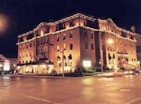 Clarion Inn & Suites Бельвиль Экстерьер фото