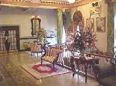 Clarion Inn & Suites Бельвиль Интерьер фото