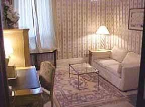 Clarion Inn & Suites Бельвиль Экстерьер фото